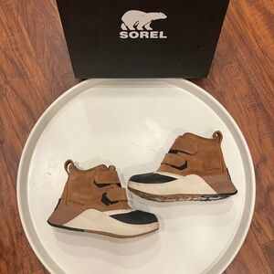 Sorel Out an’ About Little Kids Unisex Waterproof Boot size 10c LIKE NEW